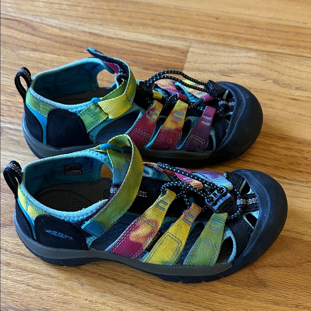 KEEN Unisex-Child Newport H2 Closed Toe Water Sandals - Rainbow Tie Dye - 2 M US